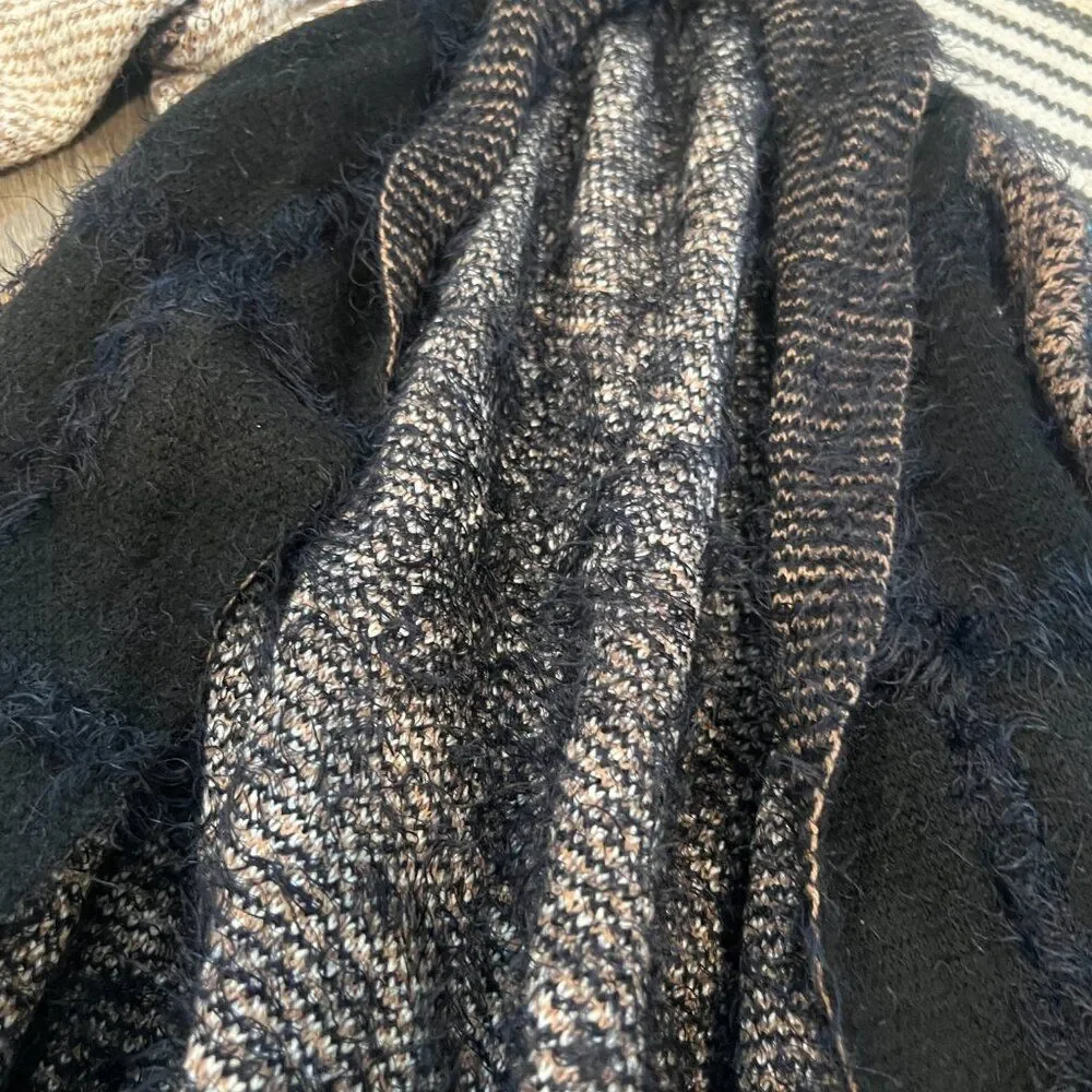 Black Tape fuzzy xs cardigan‎